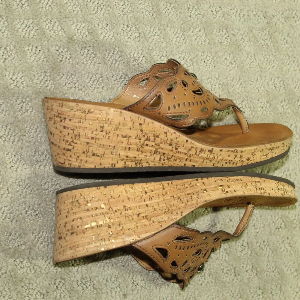 Clarks Women's 6.5 Brown Laser Cut Leather Cork Wedge Thong Sandals